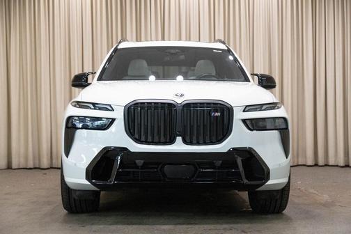2023 BMW X7 M60i