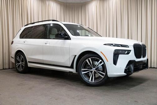 2023 BMW X7 M60i