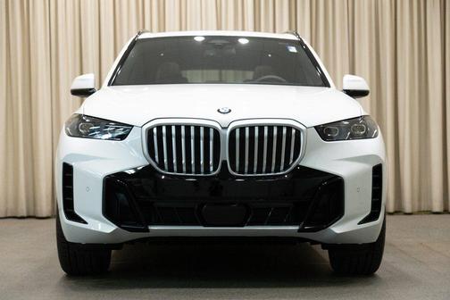 Mineral White Metallic 2026 BMW X5 xDrive40i