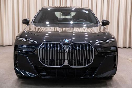Black Sapphire Metallic 2026 BMW 760 760i xDrive