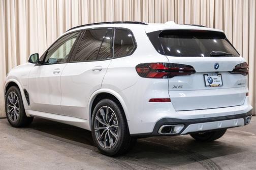 Mineral White Metallic 2026 BMW X5 PHEV xDrive50e