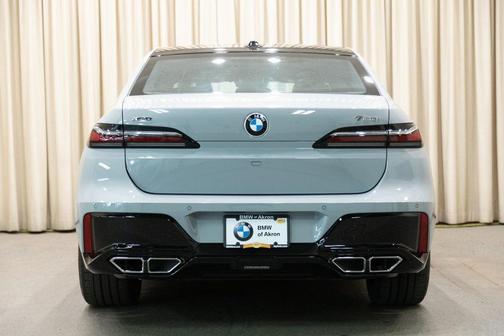 2025 BMW 760 760i xDrive