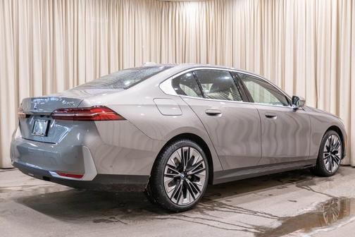 2026 BMW 530 i xDrive