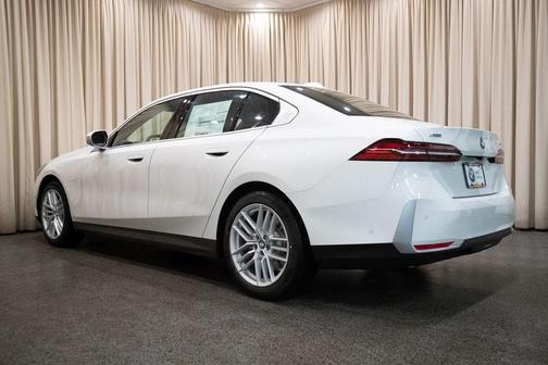 2025 BMW 530 i xDrive