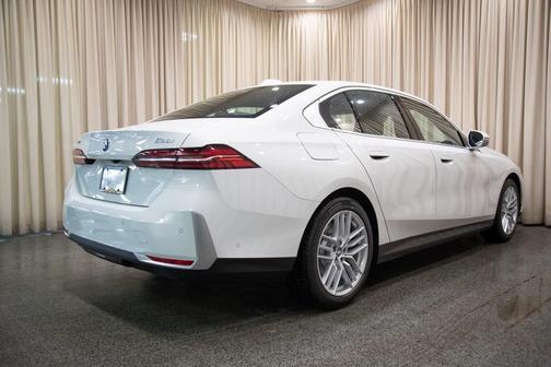 2025 BMW 530 i xDrive