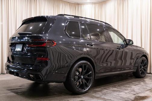 2026 BMW X7 M60i