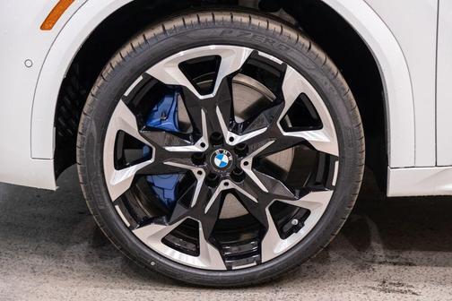 Alpine White 2026 BMW X2 xDrive28i