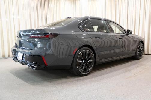 2025 BMW 760 760i xDrive