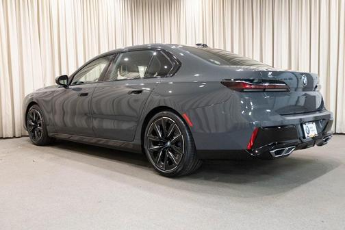 2025 BMW 760 760i xDrive