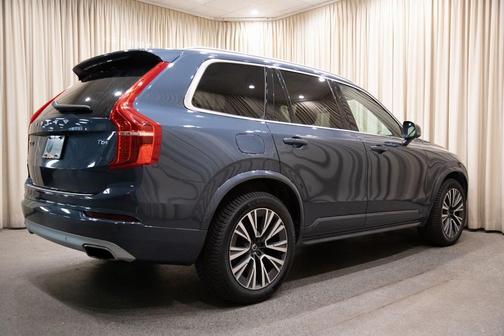 2021 Volvo XC90 T6 Momentum 7 Passenger