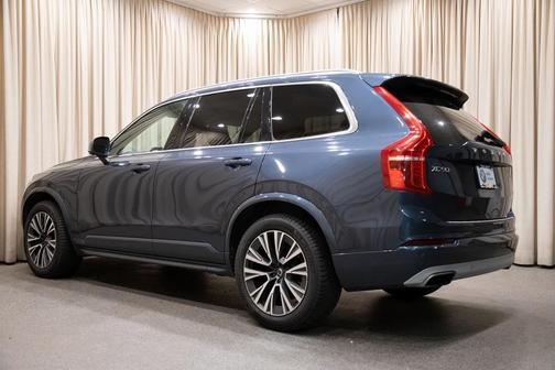 2021 Volvo XC90 T6 Momentum 7 Passenger