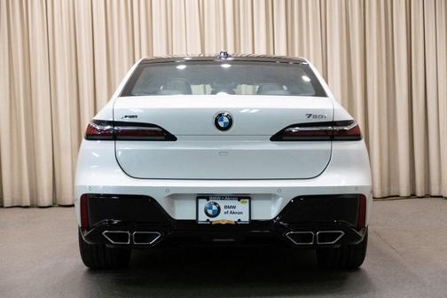 2025 BMW 760 760i xDrive