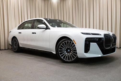 Mineral White Metallic 2025 BMW 760 760i xDrive