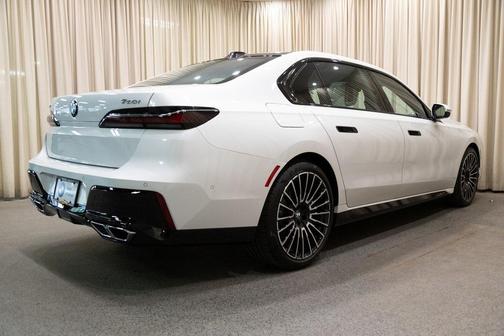 2025 BMW 760 760i xDrive