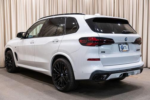 Mineral White Metallic 2026 BMW X5 M60i