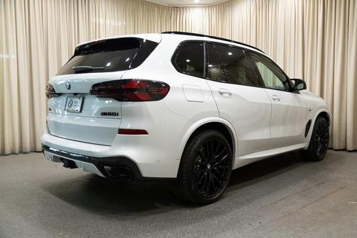 2026 BMW X5 M60i