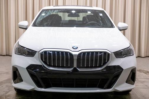 2025 BMW 540 i xDrive