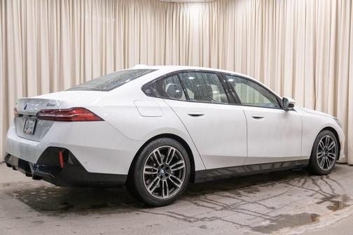 2025 BMW 540 i xDrive