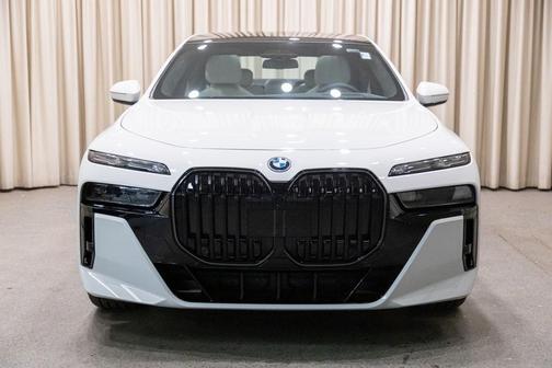 2026 BMW 750e xDrive