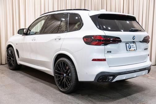 Mineral White Metallic 2026 BMW X5 M60i