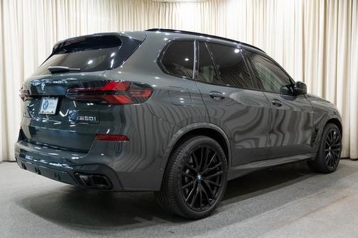 2024 BMW X5 M60i