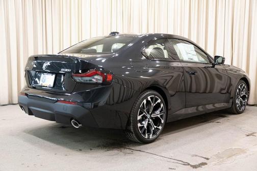 2025 BMW 230 i xDrive