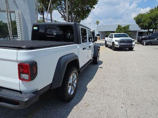 Bright White Clearcoat 2020 Jeep Gladiator Sport