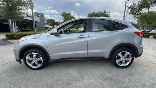 White 2017 Honda HR-V LX