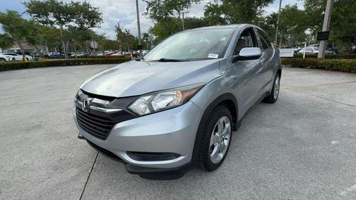 White 2017 Honda HR-V LX