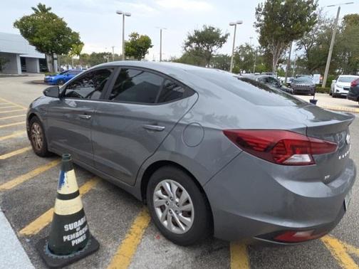 2019 Hyundai ELANTRA SE