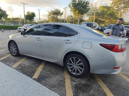 2018 Lexus ES 300h Base
