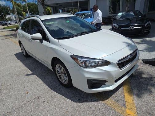 Crystal White Pearl 2018 Subaru Impreza 2.0i Premium