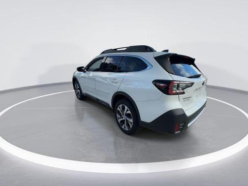 Crystal White Pearl 2022 Subaru Outback Limited