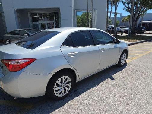 Classic Silver Metallic 2018 Toyota Corolla LE