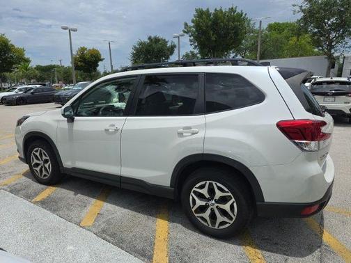 Crystal White Pearl 2024 Subaru Forester Premium