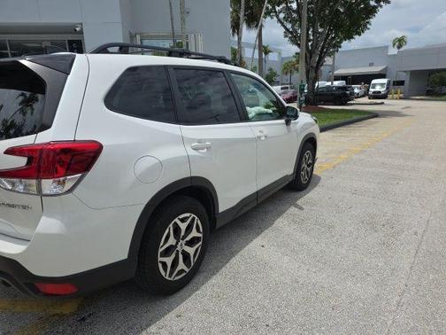 Crystal White Pearl 2024 Subaru Forester Premium
