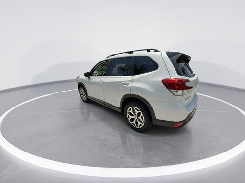 Crystal White Pearl 2024 Subaru Forester Premium