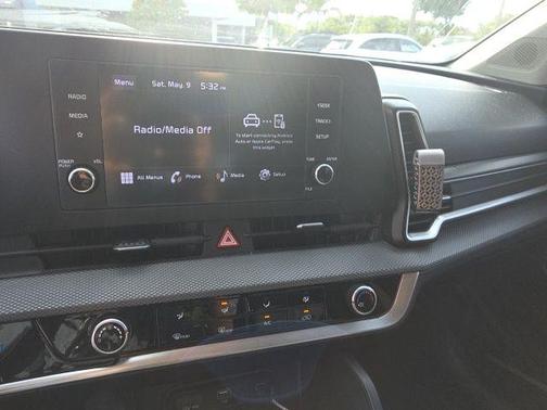 Snow White Pearl 2023 Kia Sportage LX