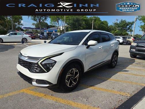 Snow White Pearl 2023 Kia Sportage LX