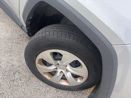 Silver Sky Metallic 2022 Toyota RAV4 LE