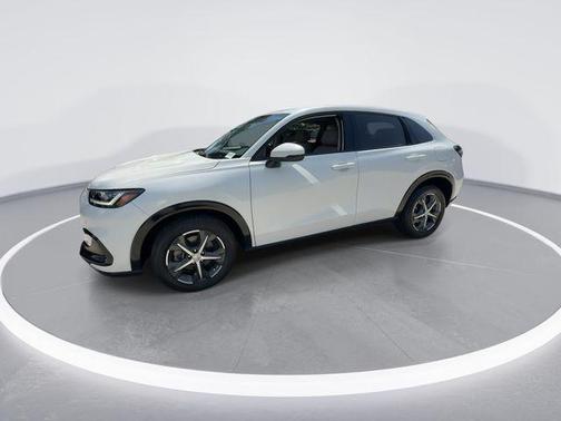 White 2023 Honda HR-V EX-L