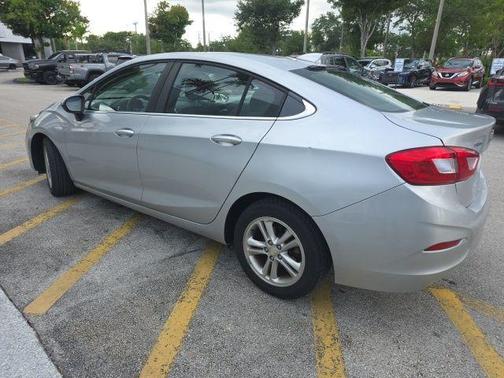 Silver Ice Metallic 2018 Chevrolet Cruze LT