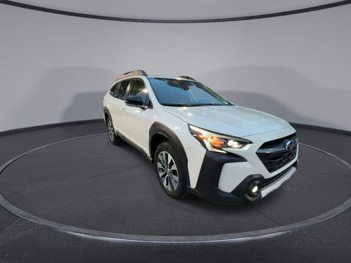 Crystal White Pearl 2023 Subaru Outback Limited XT