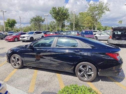 2023 Hyundai ELANTRA Limited