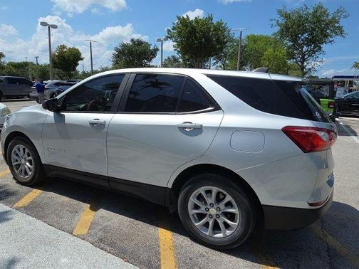 Silver Ice Metallic 2021 Chevrolet Equinox LS