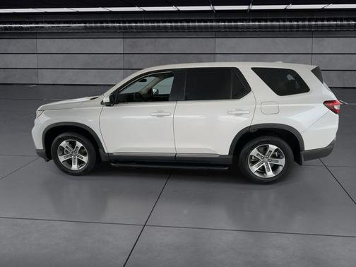 White 2023 Honda Pilot EX-L 7-Passenger