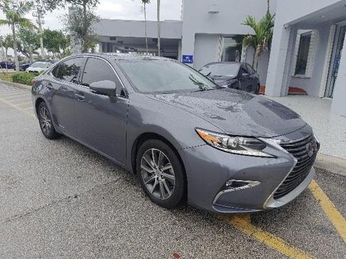 2016 Lexus ES 300h Base