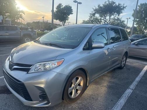 2020 Toyota Sienna LE