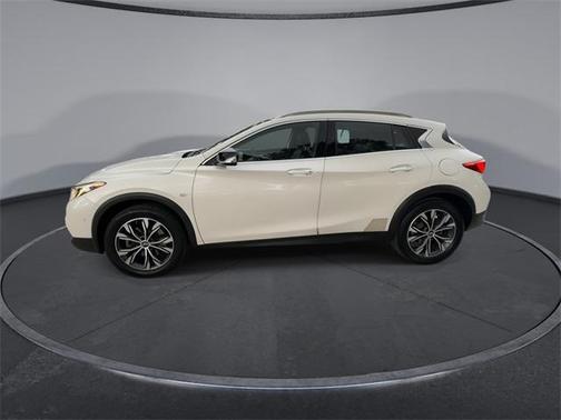 2017 INFINITI QX30 Premium
