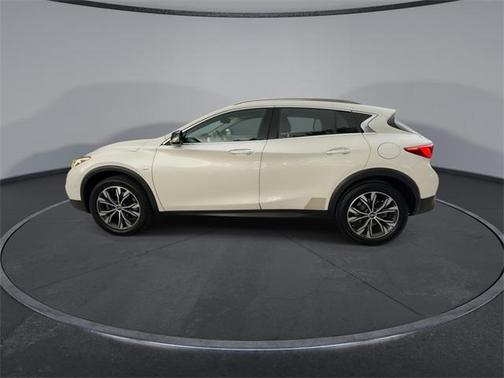 2017 INFINITI QX30 Premium